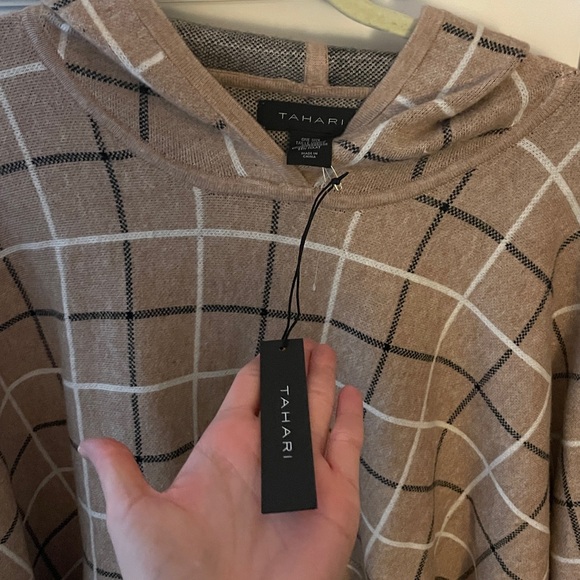 Tahari Beige and Black Knit Poncho - Picture 4 of 8